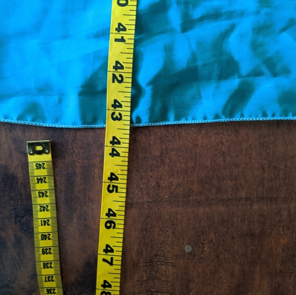 Tourqoise embroidered sarong - Picture 2 of 5